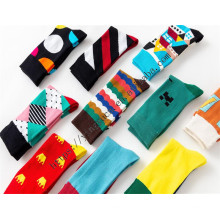 Chaussettes invisibles de femmes de couleur unie de sports de tube de bande dessinée heureux faits sur commande